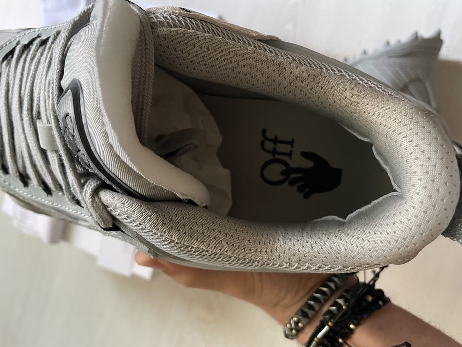 STOC 41! Off white odsy grey