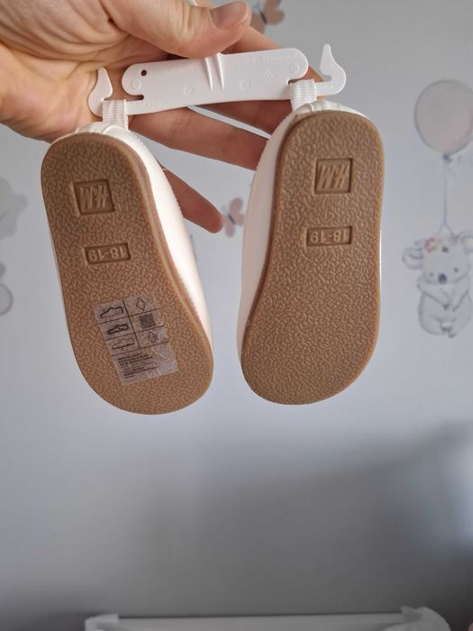 Чисто нови обувчици ХМ, размер 18-19