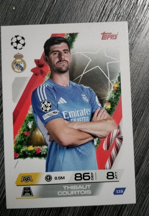 Vând cartonașe Topps Match Attax
