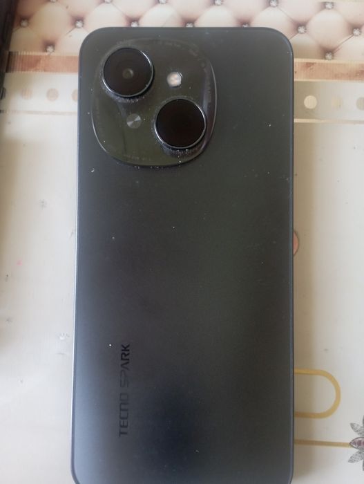 Продам телефон .