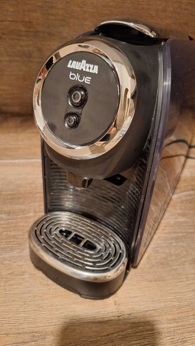 Кафе машина   Lavazza blue. Много запазена добре подържана и работи безупречнно.