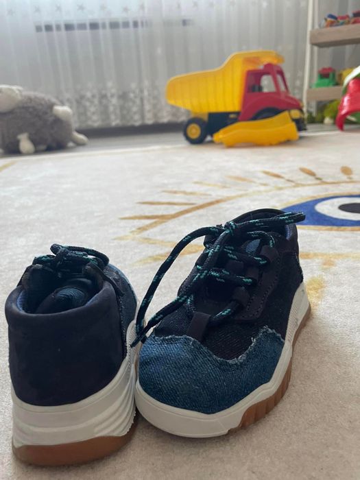 Обувки за момче 21 до 23 номер