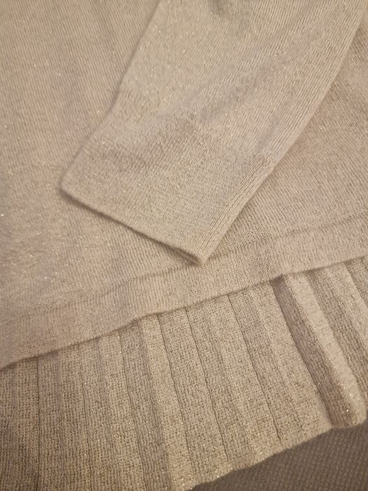 Pulover fir auriu discret