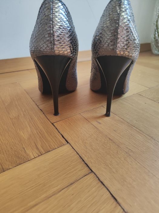 Елегантни обувки на Zara