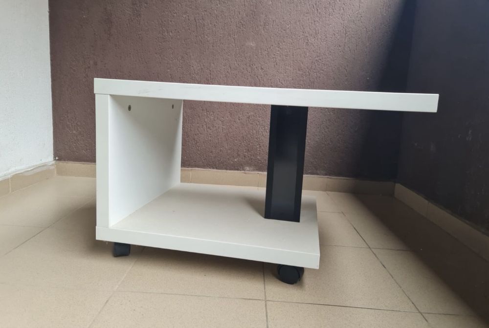 Vand comoda Ikea si masa living