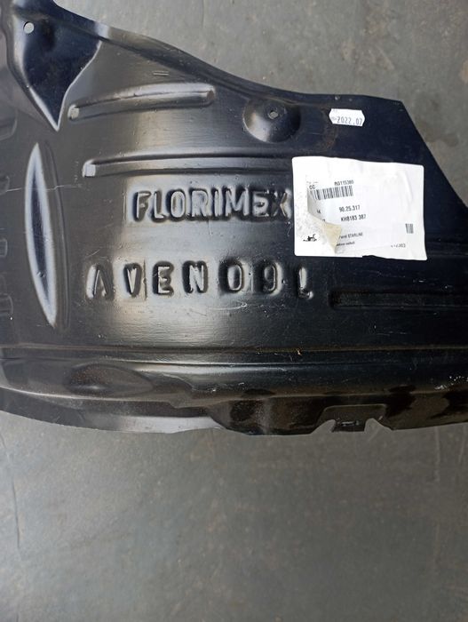 Продавам чисто нов подкалник за Тойота Авенсис Т27