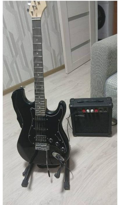 Срочно продам электрогитару