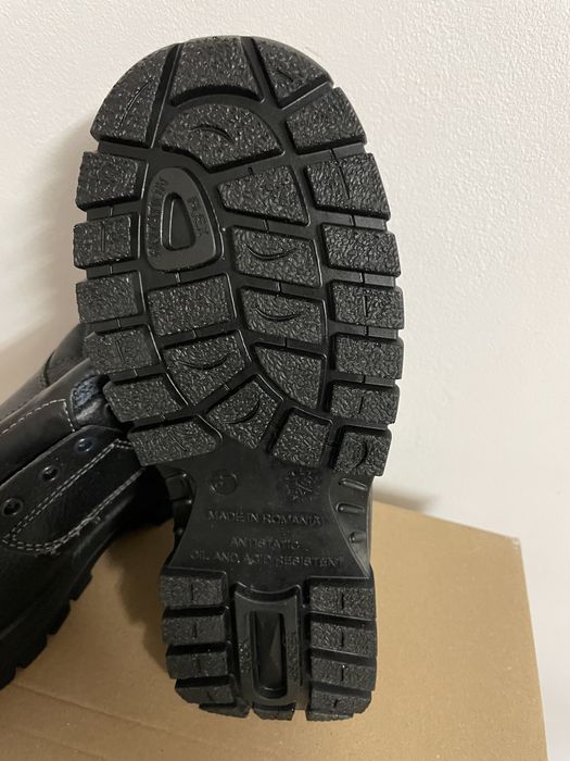 Bocanci de lucru cu bombeu