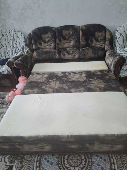 Продам диван раскладной   и  2 кресла