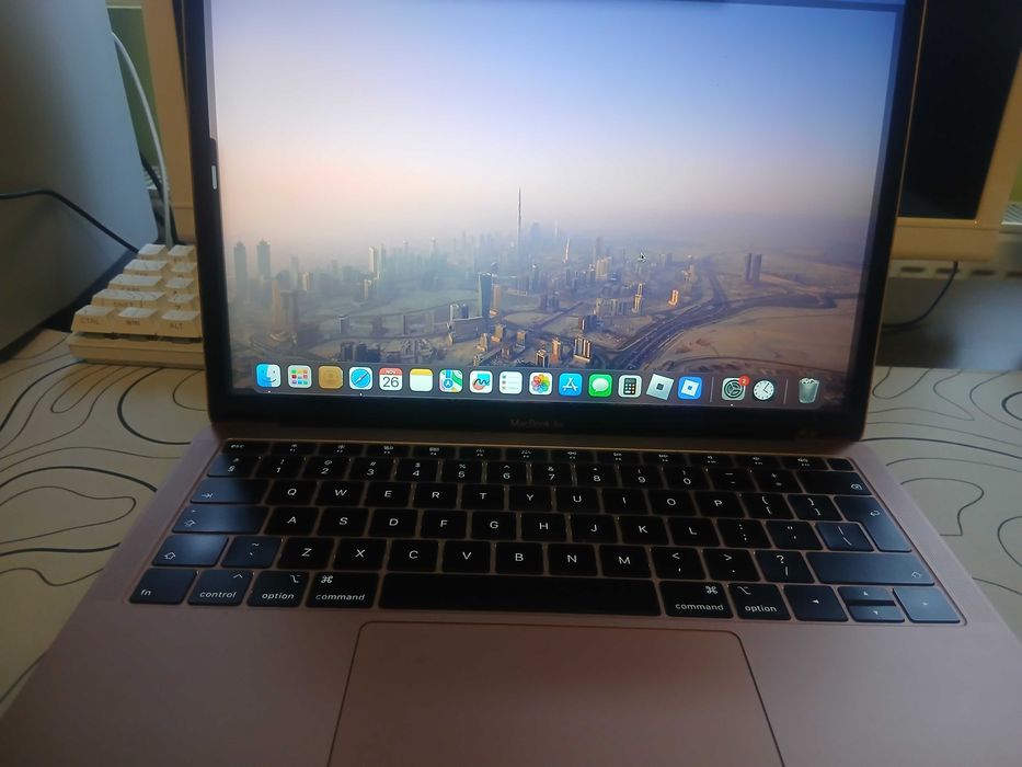 Продавам MacBookAir 13.3inch