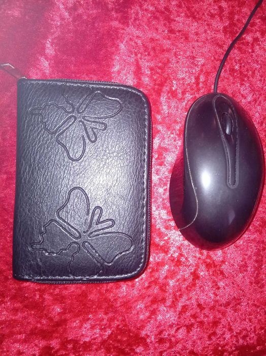 Дамски кожени портмонета