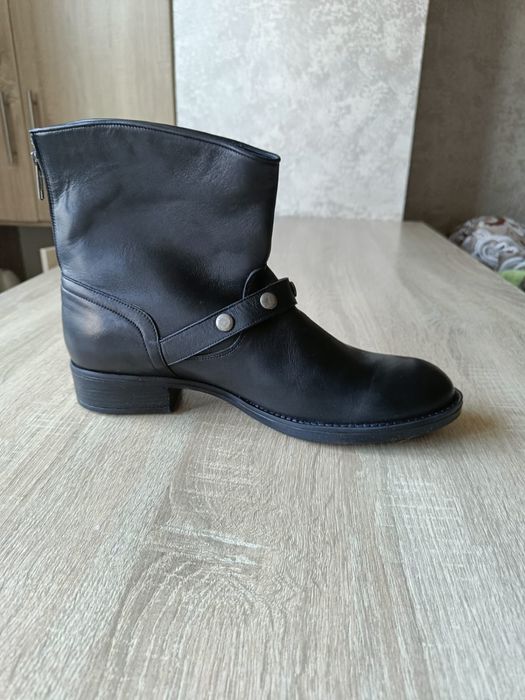 Продам кожаные полусапожки