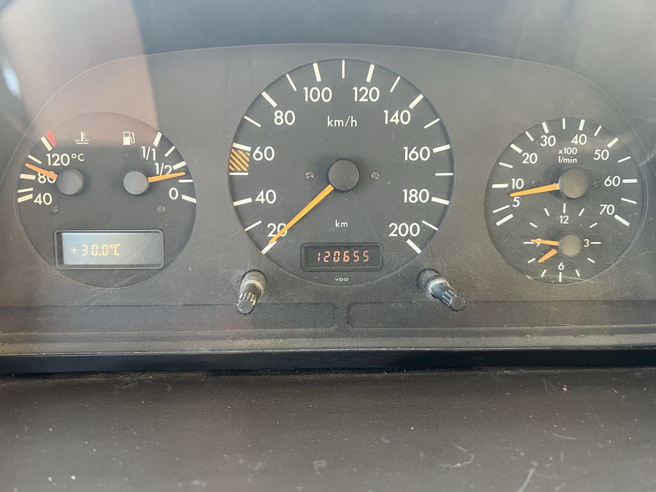 Продавам Mercedes V230