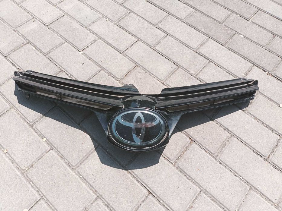 Эмблема на Тойота Рав4