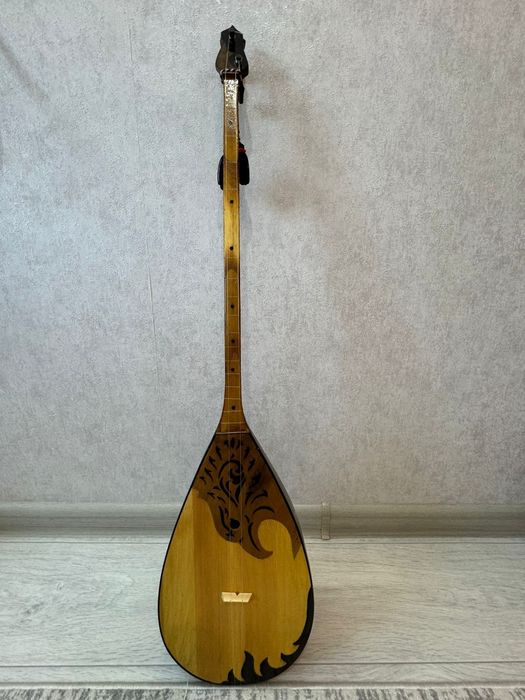 Домбыра в хорошем состоянии