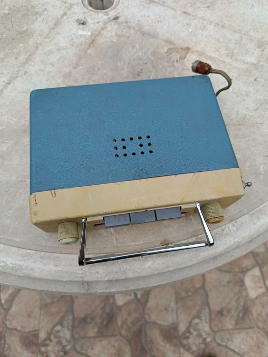 Ретро транзистор "Akkord" УКВ