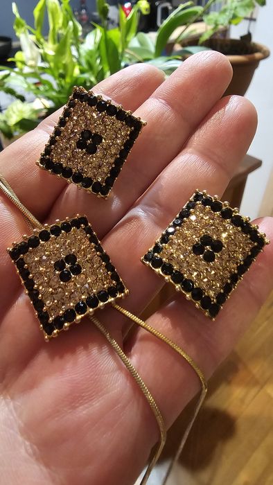 Френски шик: Ювелирен комплект с кристали Swarovski и позлата