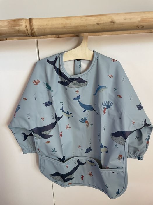 Лигавник с ръкави и джобче