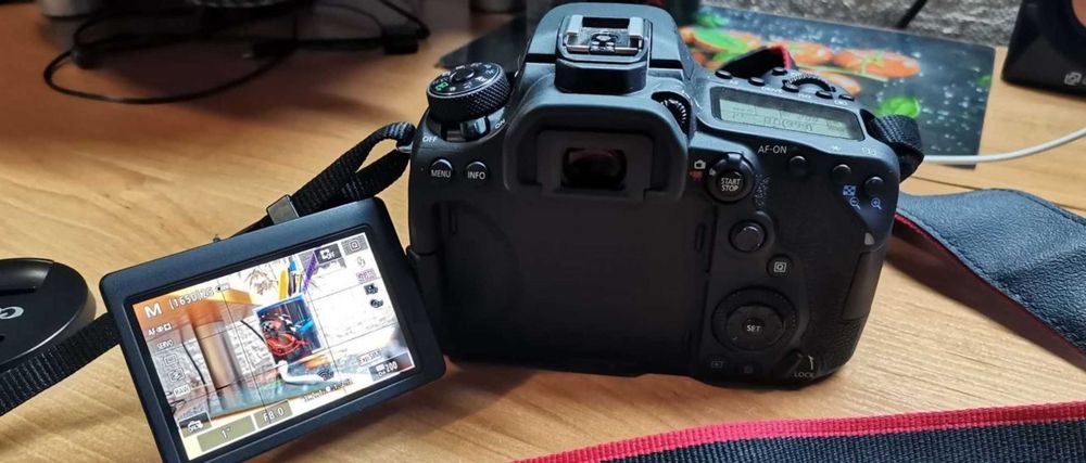 Зеркальный фотоаппарат