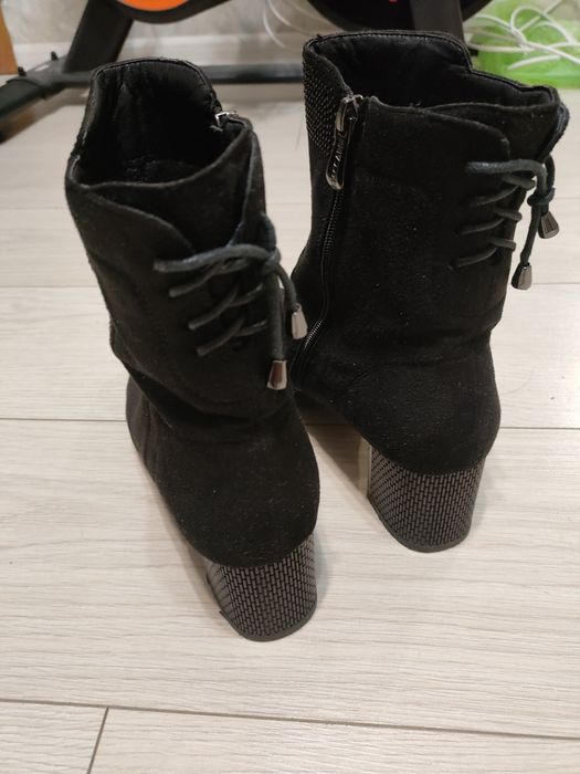 Ботинки женские черные