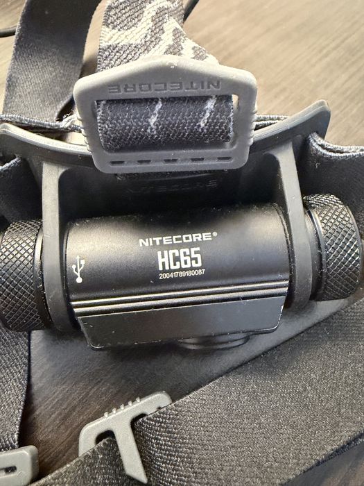 Lanterna frontala nitecore hc65