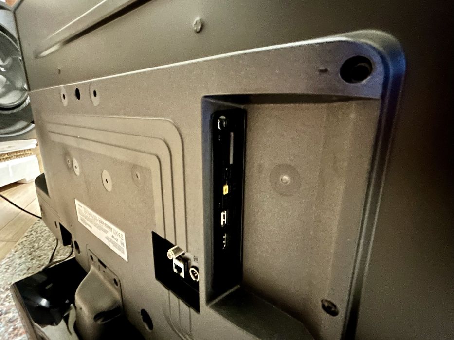 TOSHIBA 43 инча SMART TV (чисто нов)