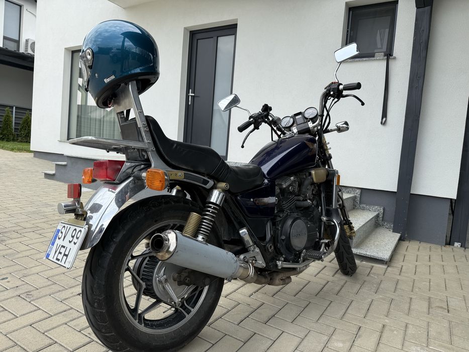 HONDA VF 750 CUSTOM stare foarte bună, înmatriculat.