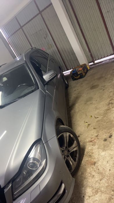 Vând Mercedes c200