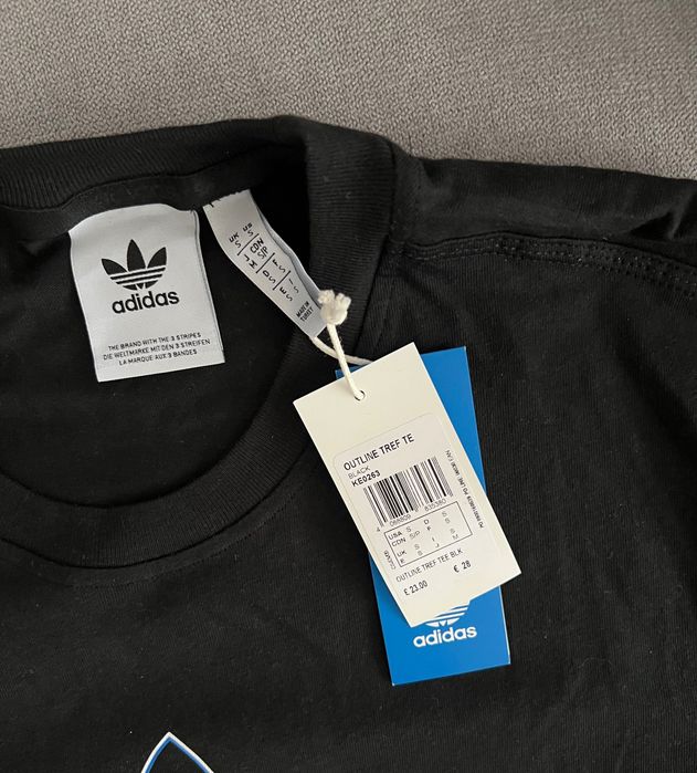 Adidas тениска с етикети