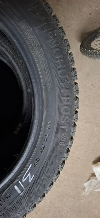 Шины 215/55/17.                    .