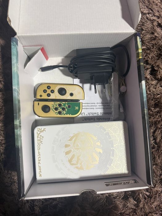 Nintendo Switch OLED Zelda Edition