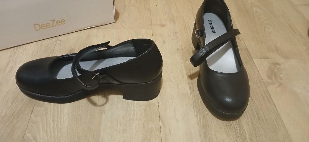 Pantofi  fetite noi nr 34