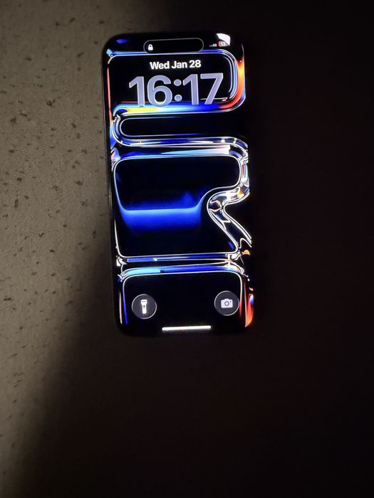 Продавам Iphone 15 pro 256gb