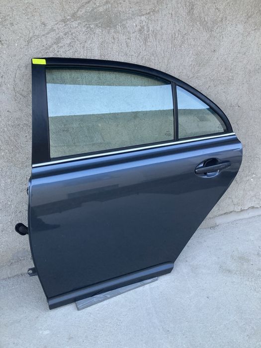 Задна лява врата за тойота авенсис седан/toyota avensis t25 03-08г