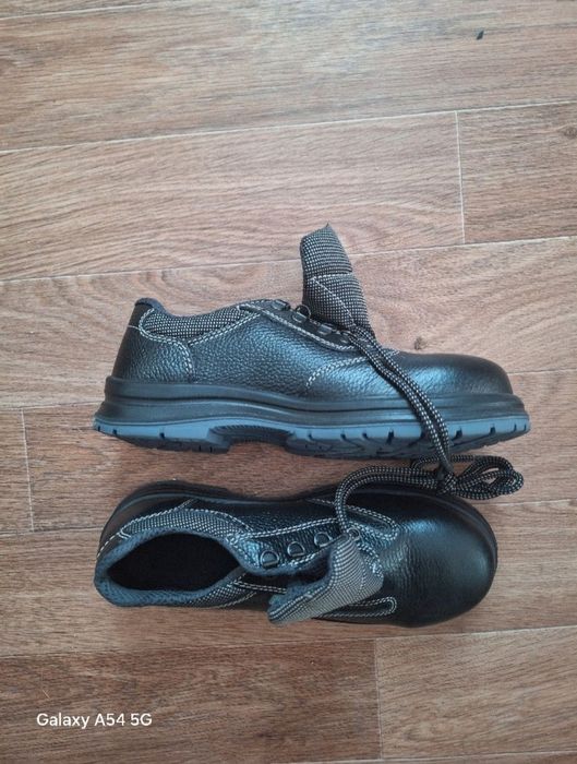 Продам ботинки летние