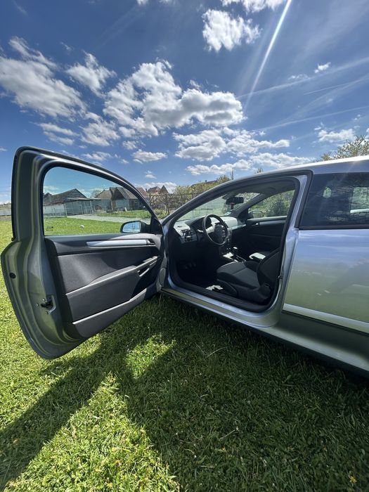 Vând OPEL Astra GTC