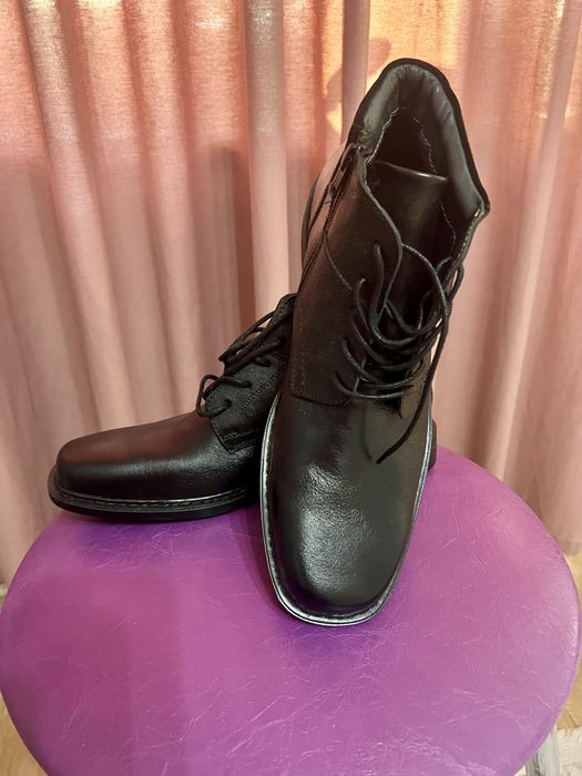 Новые натуральные ботинки .