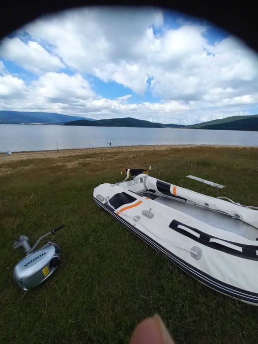 Продава се надуваема лодка