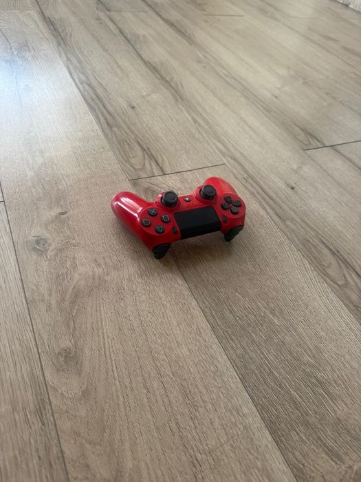 PlayStation 4 standard , 2 manete, 9 jocuri.