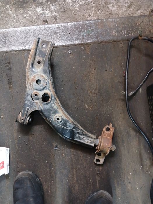 Передний рычаг Мазда МХ3 в оригинале