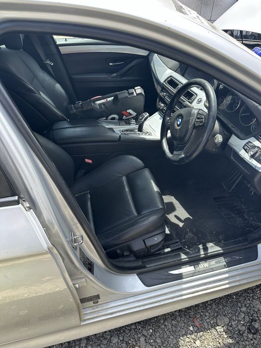 Dezmembrez bmw f10 530d fara motor si cutie de viteze