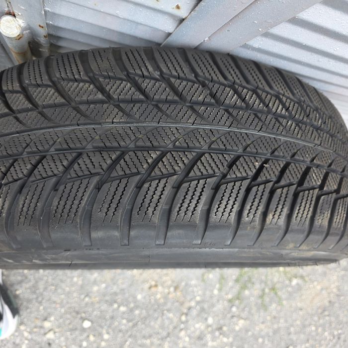 Bridgestone Зимни гуми 205 65 16