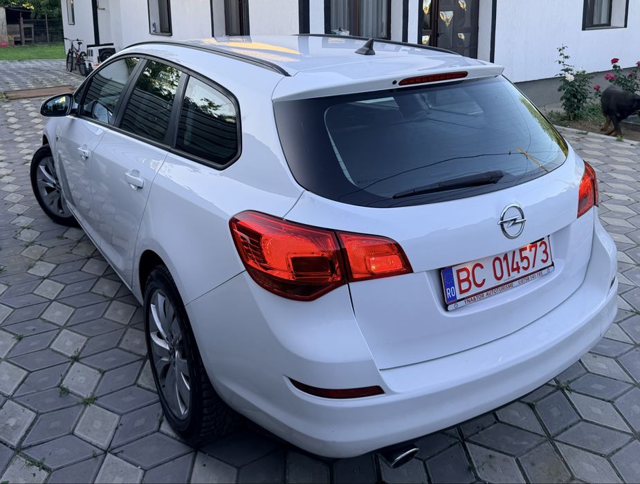 OPEL Astra 2013 — imagine 4
