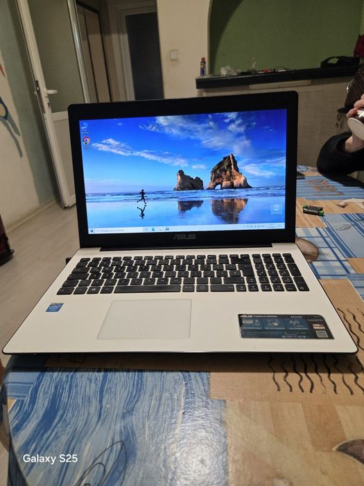 лаптоп asus r515m