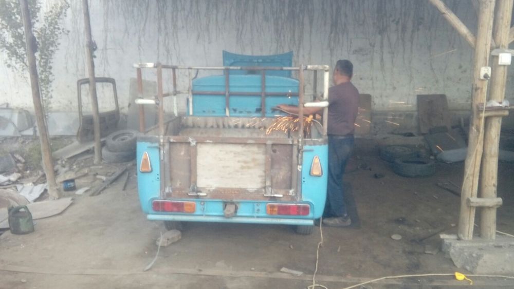 Ishlab turgan moshina xamma joyi zavod