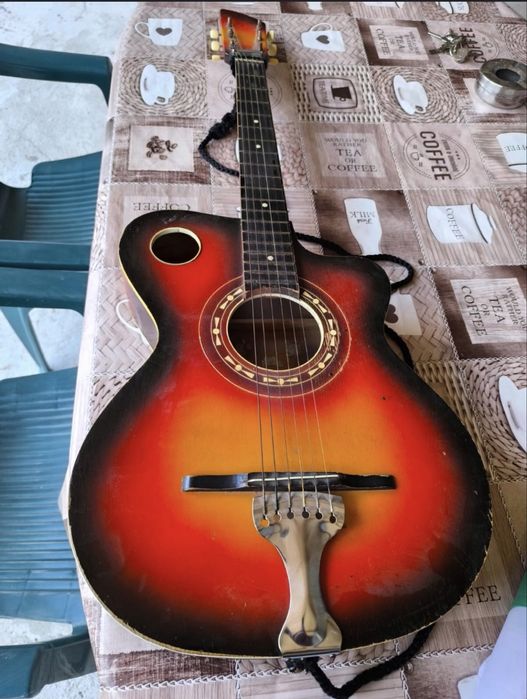 Дървена Китара.
