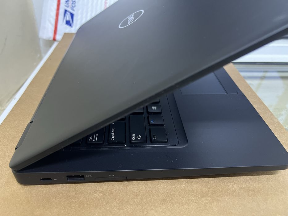 Dell 5490 ноутбук в идеалтном состоянии i5-8350u 8gb ddr4 256 ssd