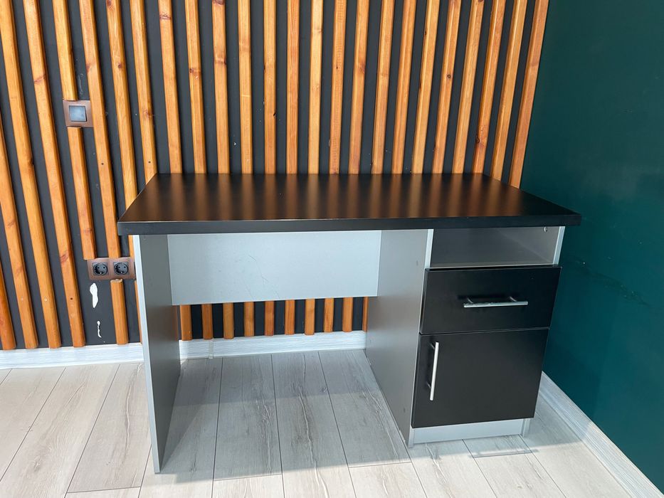 Офисная мебель (письменные столы)