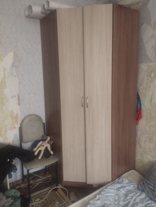 Шкаф угловой в хорошем состояние