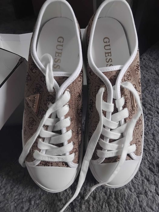 Чисто нови дамски маратонки / кецове GUESS (Оригинал) – 39 номер (US 8.5) Доставено от USA